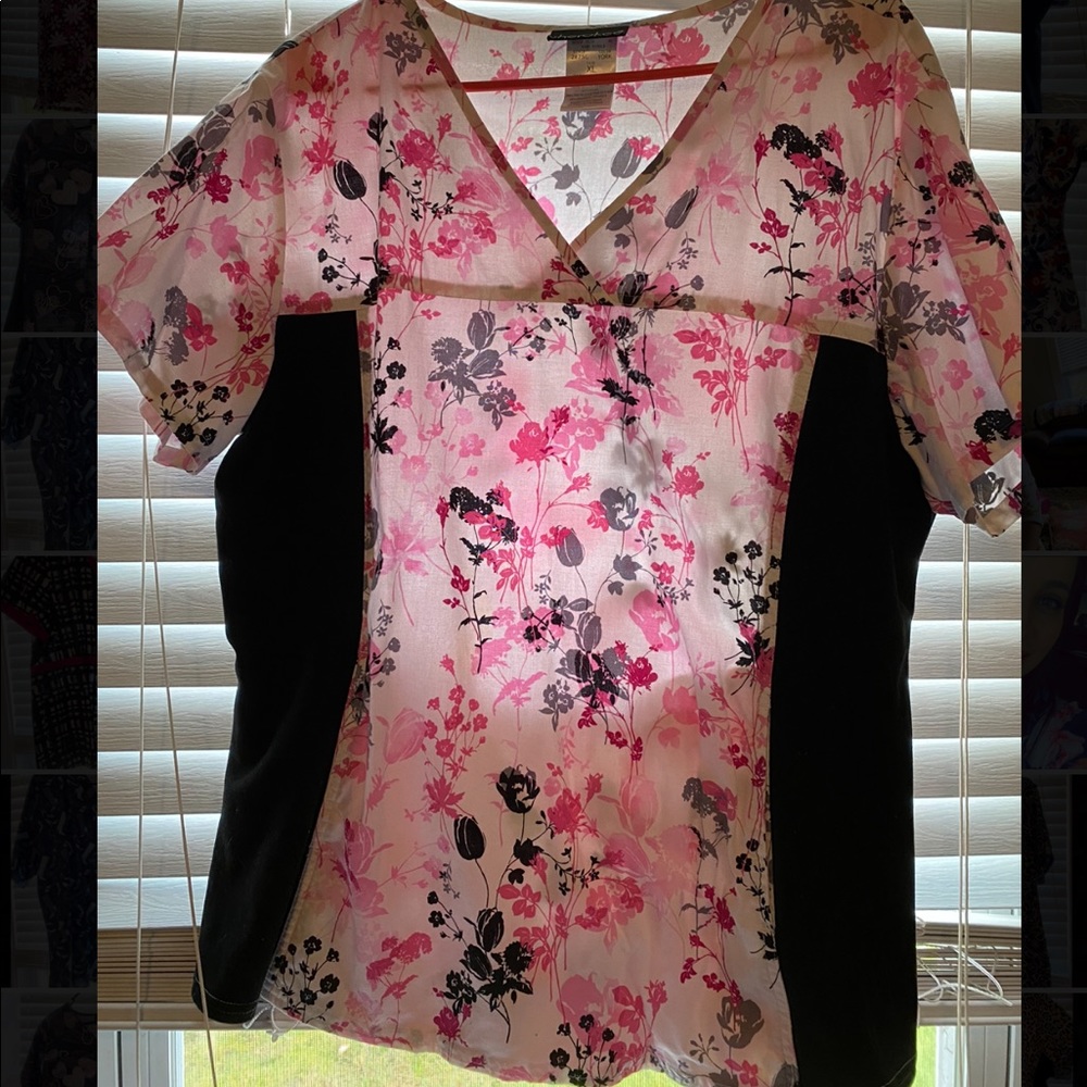Women’s scrub top